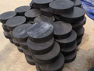 兴宁市板式橡胶支座由若干层橡胶片与薄钢板经加压硫化